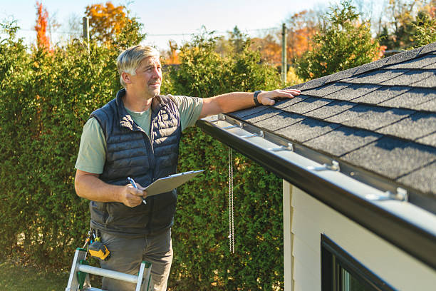 Professional Roofing technician working in Maricopa, CA